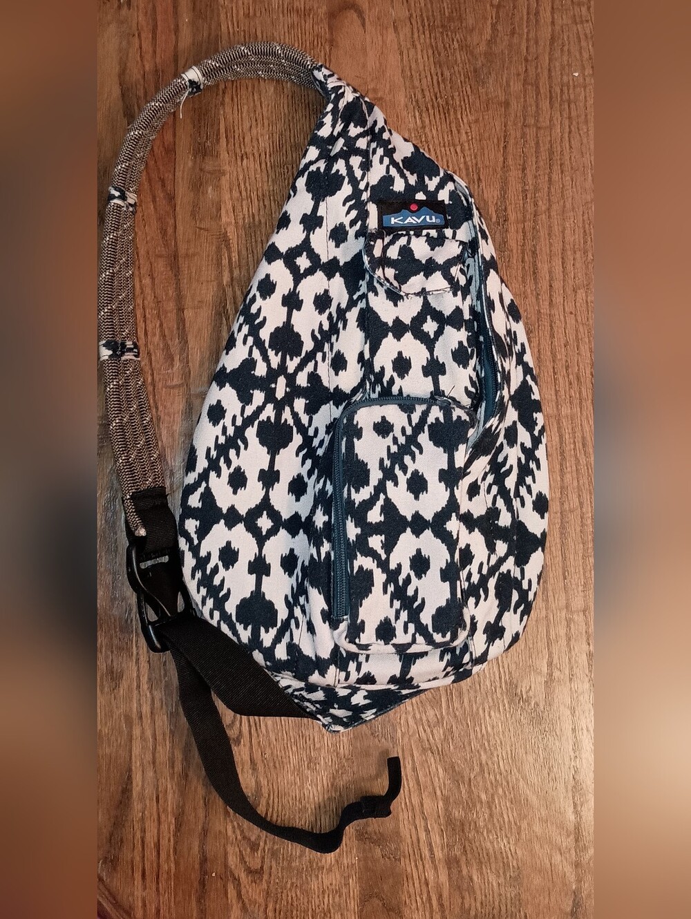 Kavu Navy and White Geometeric  Patterned Crossbody Sling